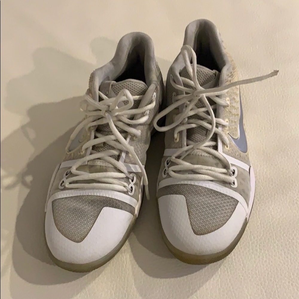 Nike Kyrie 3 “White Chrome”